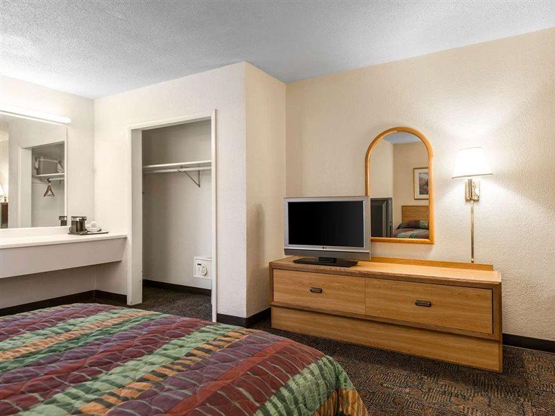 Rodeway Inn & Suites Colorado Springs Eksteriør bilde