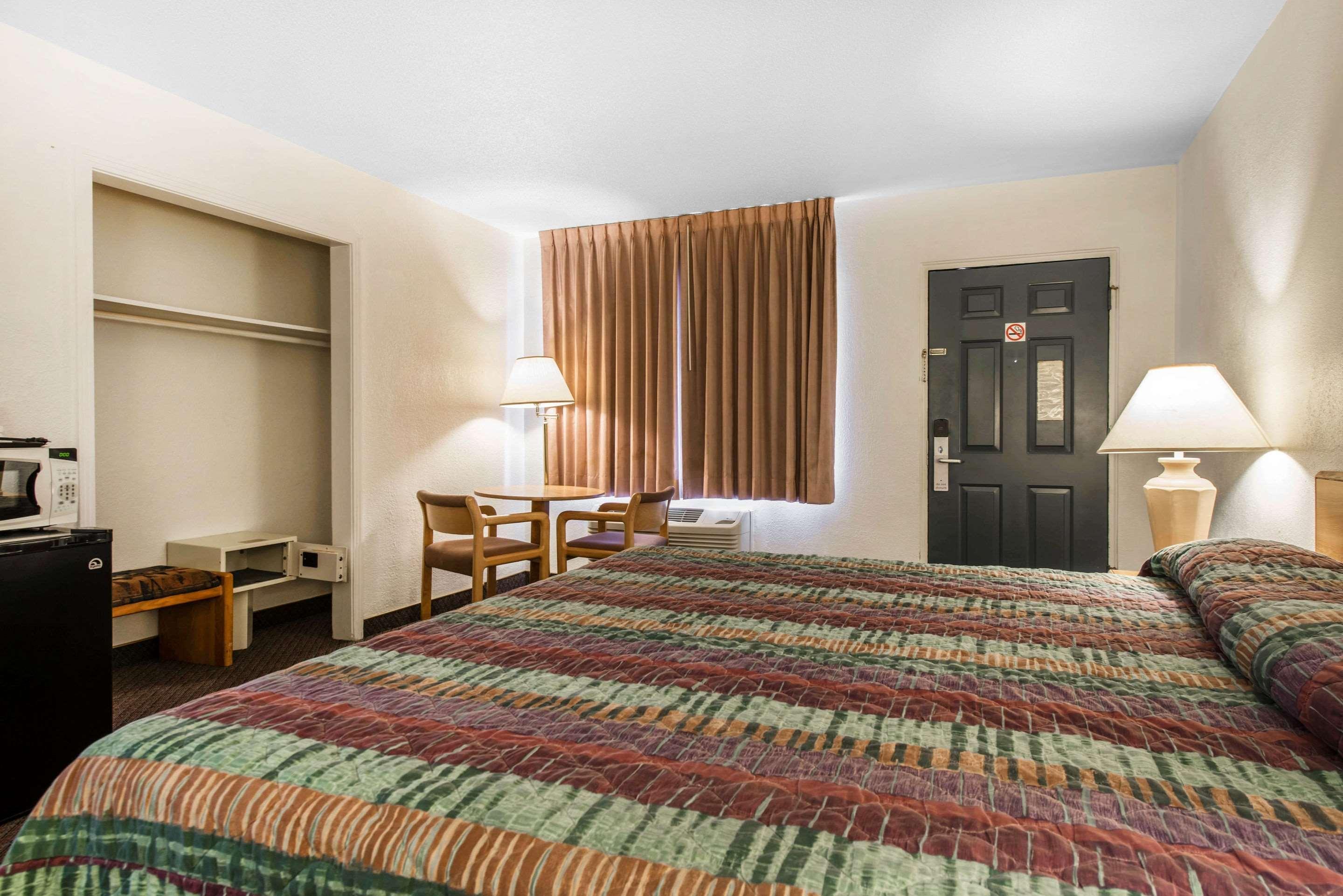 Rodeway Inn & Suites Colorado Springs Eksteriør bilde